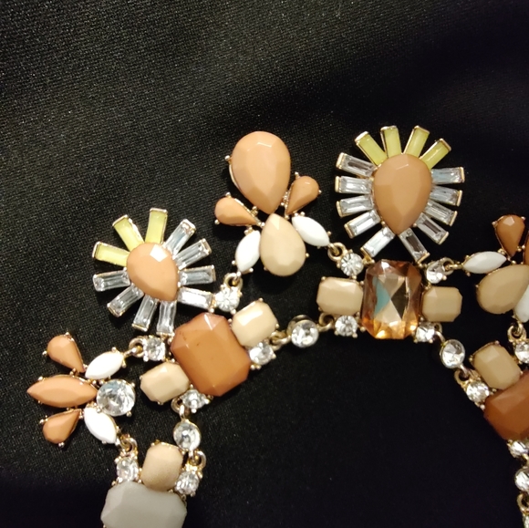 Daisy necklace. New. - Picture 8 of 14